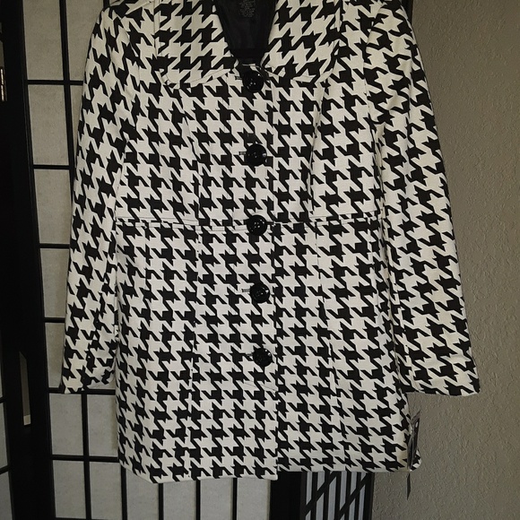 Blazer - Picture 2 of 4